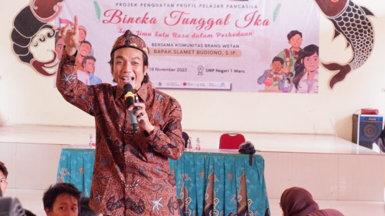 Pelajar SMP Negeri 1 Waru Galang Semangat Bhinneka Tunggal Ika Melalui Kegiatan Projek Penguatan Profil Pelajar Pancasila