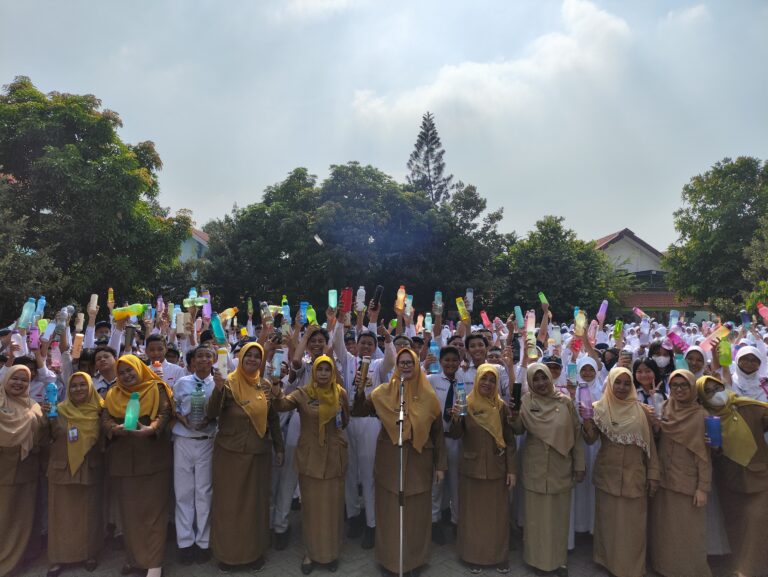Kampanye Bebas Sampah Plastik di Spentaru sebagai wujud aksi sekolah adiwiyata nasional