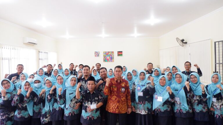 In House Training di SMP Negeri 1 Waru Sidoarjo: Tingkatkan Kompetensi Profesionalisme Guru dan Tenaga Kependidikan