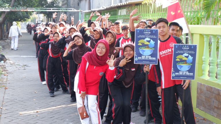 Sambut Hari Jadi ke-44, SMP Negeri 1 Waru gelar Jalan Sehat dan Bakti Sosial