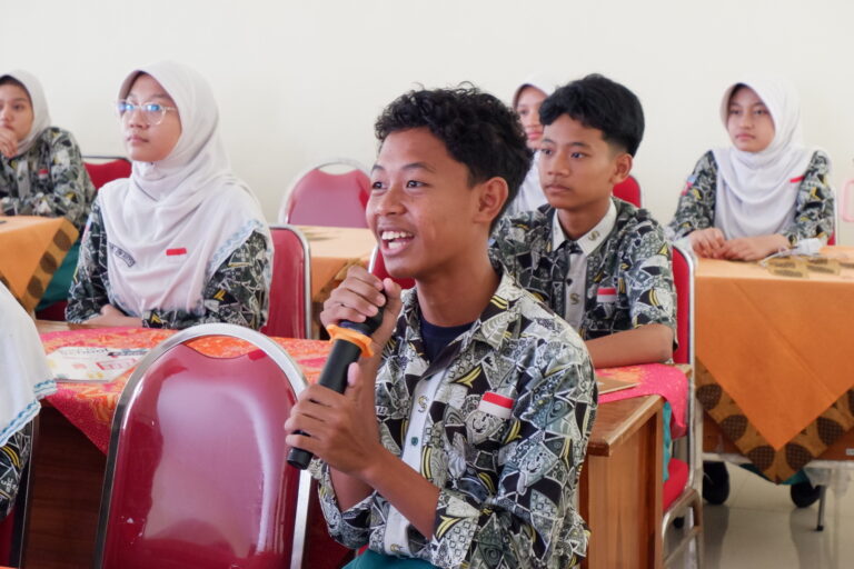 Surya Psychological Go To School 2025: Membantu Siswa SMPN 1 Waru Sidoarjo Merancang Masa Depan